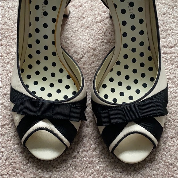 Anne Klein Demos Nude Leather Heel w/ Black Bow - Picture 14 of 14